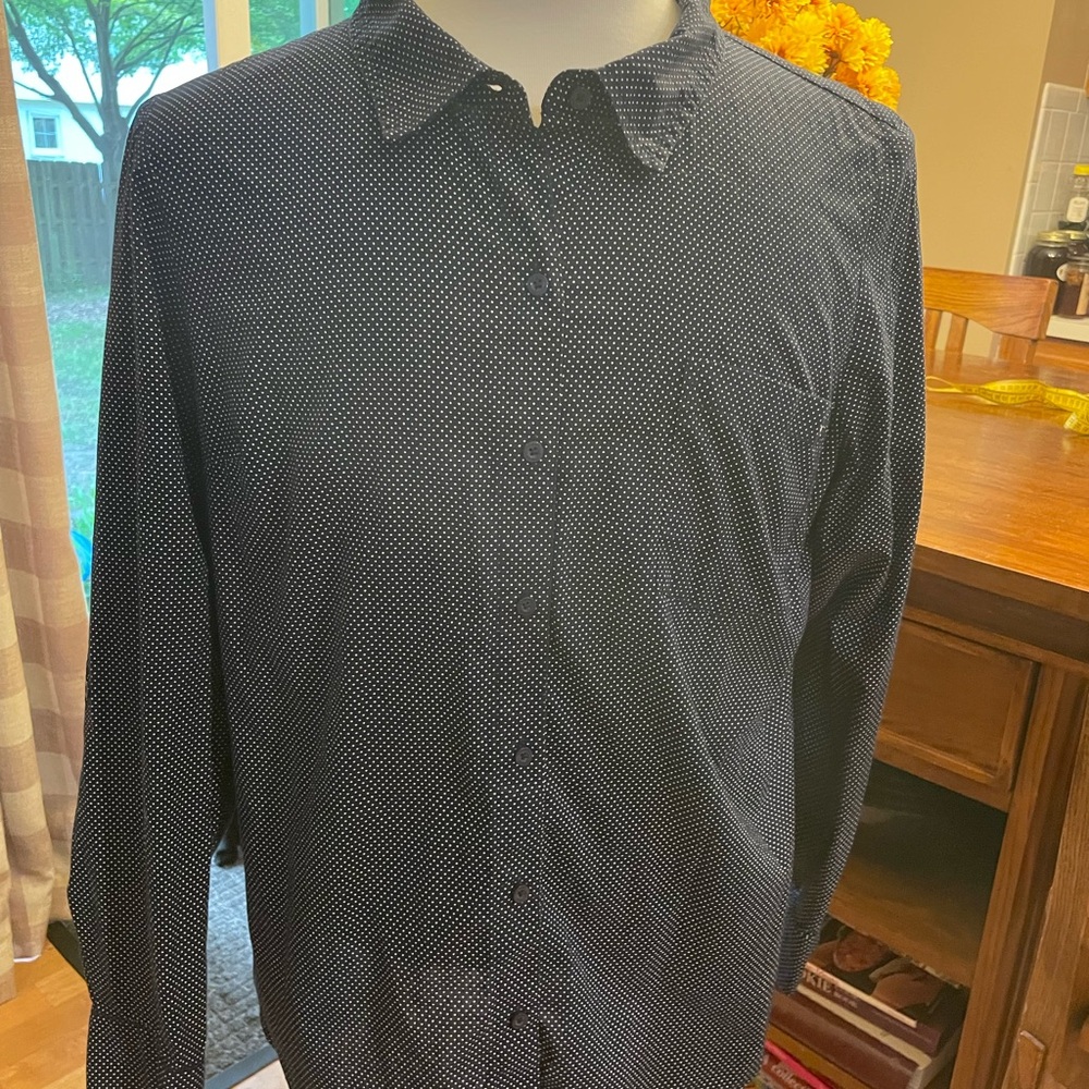 Tommy Hilfiger blue and white polka dot button down xl